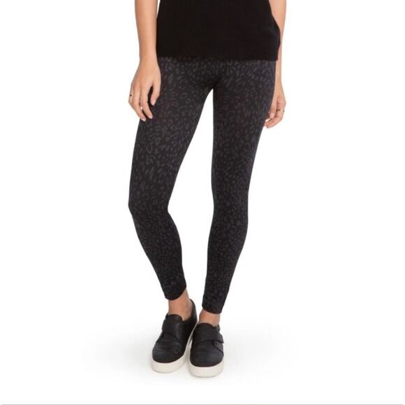 Spanx Leopard Print Seamless Leggings Size Medium Fitted Compression Casual - Picture 1 of 9
